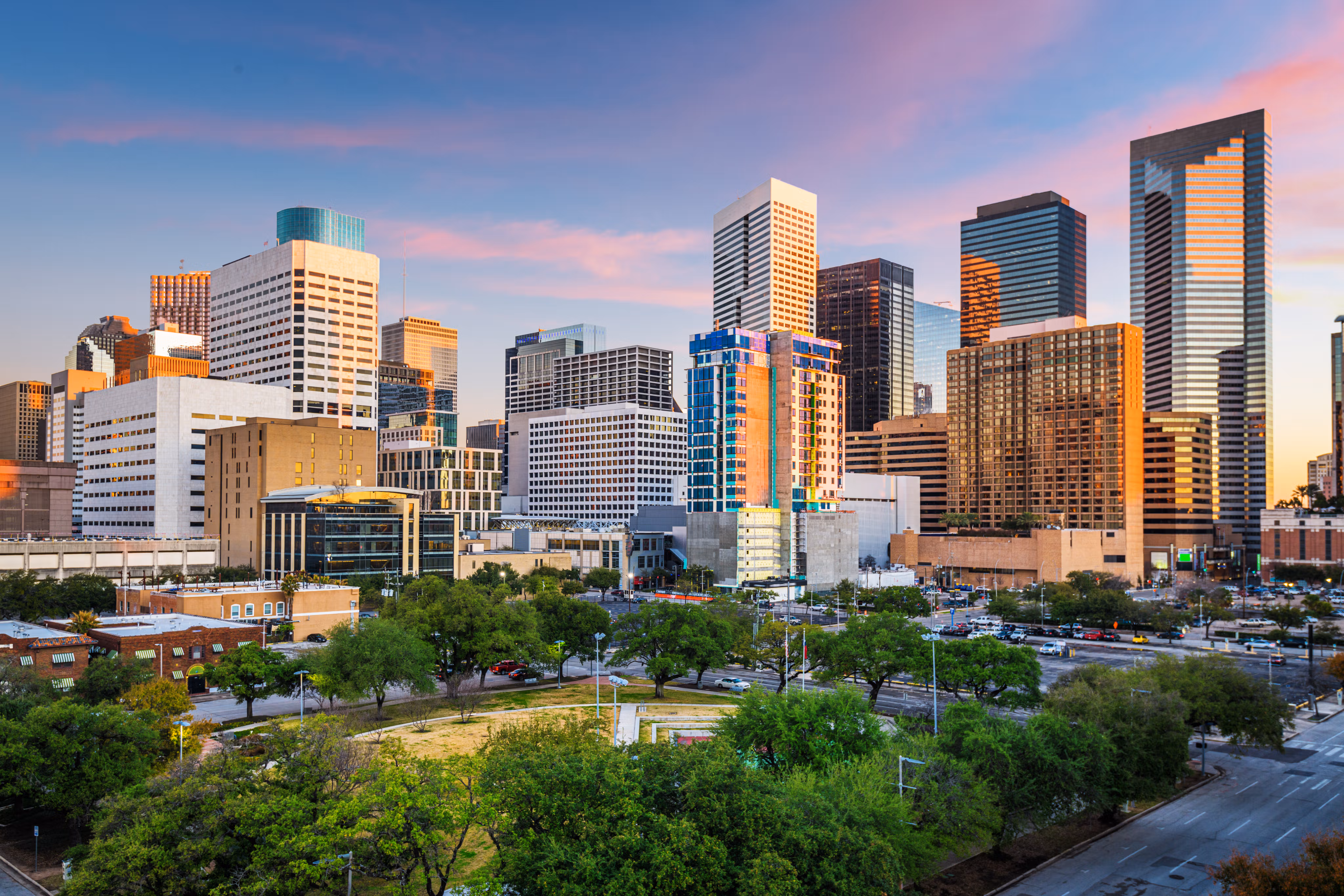 A regular city scape with a park in the middle.
